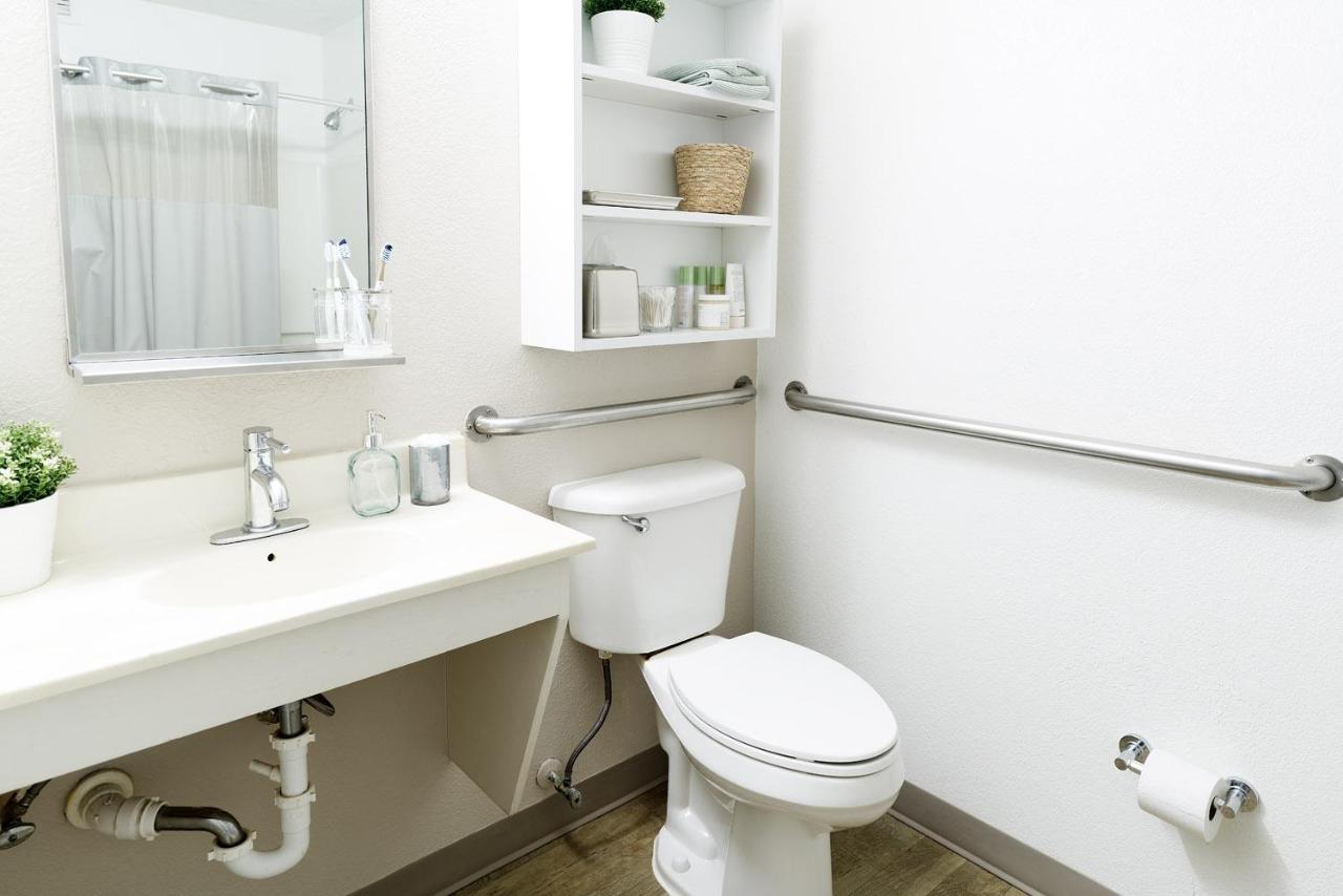 Intown Suites Extended Stay Houston Tx - Highway 6 Cypress Eksteriør bilde